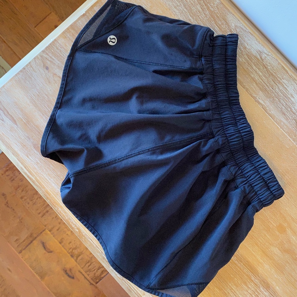 Lululemon Hotty Hot Shorts. Black. Size 2 Reg